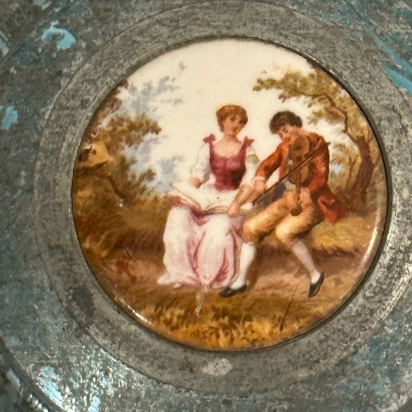 ANTIQUE VASELINE URANIUM GLASS powder puff bowl inside a tin lidded container - Picture 13 of 16